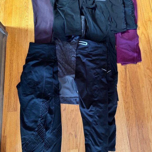 LOT of 9 pairs of Athleta Leggins Sz M - Picture 4 of 4